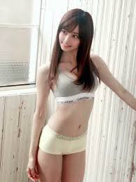 アイドル・女子アナ画像☆吟じます 花咲れあ 脱いでみた！極小の純白紐パンティが股間にピッチリ丸見え