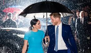 Prinz harry und meghan markle so sehen sie die royal wedding im tv und online. Video Meghan Markle And Prince Harry Spotted For First Time In La Doing Charity Work Royal News Express Co Uk