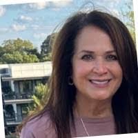 Iris Dale's Instagram, Twitter & Facebook