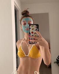 Model lani blair has us checking tan lines in this selfie. Im Tanning W A Facemask On Might Get A Weird Tan Line On My Face But Also Might Not So We Ll See Emma Chamberlain Chamberlain Emma