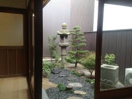 Kleiner Japanischer Garten Innenhof Pflanzen Hier Gartenfigur Garden Ideas Japanischer Garten Japanischer Garten Anlegen Kleiner Japanischer Garten