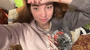 What shoes and hairstyle for night out?