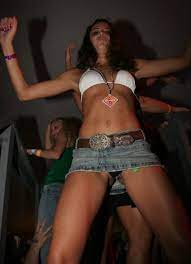 Mädchen Party - Betrunkene Mädchen beim Nackt Feiern