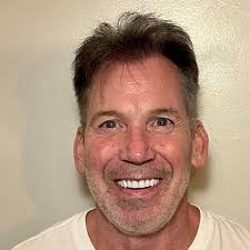 Hey older man. I think you're handsome 👀❤️. Where are you from?"