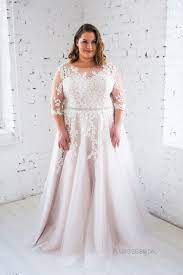 Eine kurvige figur zu haben heißt nicht, auf ein traumhaftes brautkleid verzichten zu müssen. Adrienne I Plussizebridal Collection By Lasabina Prinzessin Ball Gown Silhouettes I Plus Size Brautmode Xl Xxl Brautkle Kleider Hochzeit Braut Brautmode
