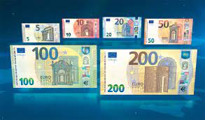 Un nouveau billet vert de 100 € et jaune de 200 € ont été présentés lundi 17 septembre par la banque centrale européenne. 2019 New 100 And 200 Euro Banknotes Europa Series