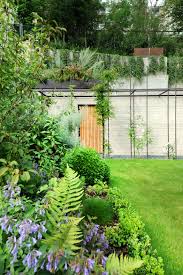 Elle protège du soleil, de la pluie ou du vent. Light Metal Pergola Beware Of Looking Like Scaffolding Amenagement Jardin Jardin Foret Photo Jardin