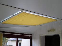 Elles apportent une luminosité intense suivant leur dimension et laissent entrer la lumière ou, suivant les caractéristiques des nos verrières sont équipées d'un vitrage solaire et il est également possible d'installer un store intérieur afin d'éviter tout effet de serre. Batistore Store Plisse Toiture De Veranda
