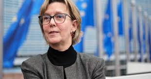 Maria Luís Albuquerque: “Pensamos que os depósitos bancários são seguros,  mas seguro é que perdemos dinheiro com eles”