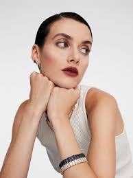 Maria Pender — Le Troch Management