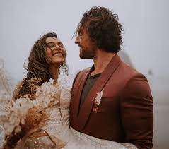 Our wedding photography tips for brides are designed to keep your focus on your marriage, your love, and your experience. Posing Guide Wedding Photography Poses Unscripted App