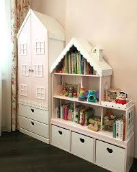 Modell Mit 30 Madchenzimmern Hausformige Betten Und Schranke In 2020 Madchenzimmer Puppenhaus Plane Kinderzimmer Dekor