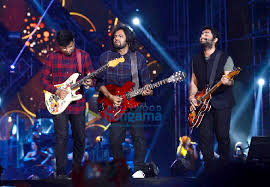 Arijit Singh Gives An Electrifying Performance At His Concert 2 Arijit Singh Images Bollywood Hungama Arijit singh — main tera boyfriend 04:37. arijit singh gives an electrifying