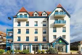 Hotel Ibis Styles Deauville Villers Plage Hotels Com Tilbud Og Rabatter Pa Hotelreservationer Fra Luksushoteller Til Okono Hotel Europe Hotels House Styles