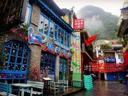 Yáng shuò) is a small town (by chinese standards) surrounded by karst mountains and beautiful scenery near guilin. West Street Yangshuo Pedestrian Street For Bars Shopping Drinking