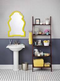 Elle offre une solution pratique et esthétique à l'accroche et au séchage des serviettes, et peut également faire office de valet de nuit. Echelle Salle De Bain Etagere Ou Porte Serviettes En 20 Idees Magnifiques