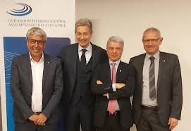 De henegouwse cph banque had 30 september 1997 alle banden met het beroepskrediet doorgeknipt en ging verder als kleine zelfstandige bank. Regionale Banken Mehrwert Fur Sudtirol Sparkasse