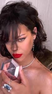 Shine bright with Fenty Beauty's Diamond Bomb Highlighter. A jelly-like  powder that gives the ultimate diamond dusted glow. 💎