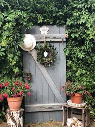 Alte Tur Ga Alte Sichtschutzgartenideen Tur In 2020 Green Thumb Garden Outdoor Structures