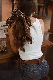17 Simple Denim Outfits You Can Copy Now Copy Accessoire Copy Denim Outfits Simple Uzun Sac Bandana Sac Stili Bandana Sac