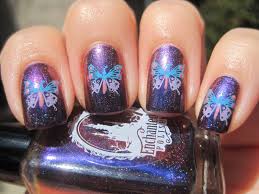 It is a beautiful nail idea and it is quite a subtle way to wear butterflies. Sparkly Vernis Lilac And Blue Butterflies