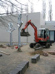 We zijn er trots op dat veel leerlingen op een hoger niveau een diploma behalen dan vóór de brugklas voorspeld was. Willem Ii College Work Ineke Hans Studio