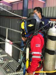Jun 21, 2021 · use the following steps to get an idea of what it takes to become an underwater welder: Malaysia S First Female Underwater Welder Is Welded To Her Job