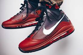 Nike Lebron 7 Qs Christmas 112 97 Free Shipping In 2020 Lebron 7 Nike Shoes Nike Basketball Shoes