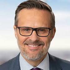 Walking the Stakeholder Tightrope: The Key to Effective Leadership