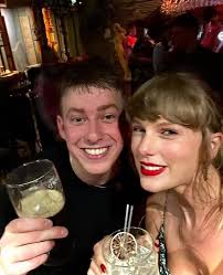 Taylor Swift meets with Southport victims