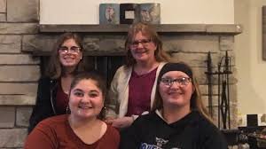 Gloria Roesner's Instagram, Twitter & Facebook