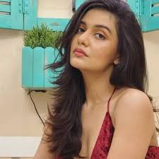 Divya Agarwal hits back to people & mentions how Varun could have avoided  the question