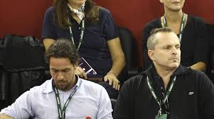 O al menos eso es lo que han querido trasmitir filtrando el encuentro de sus cuatro hijos aprovechando la visita del cantante a madrid estos días. Miguel Bose Gana El Juicio Contra Nacho Palau