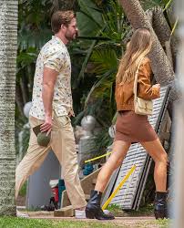 Kalvin phillips se escapa de la marca de tres croatas que lo miran. Liam Hemsworth Celebrates 31st Birthday With Girlfriend Gabriella Brooks Express Digest