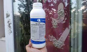 Fısfıs uçlu bir şişeye aynı oranda sirke ve su koyulur. Camdaki Siva Lekesi Nasil Cikar Ozkimsan