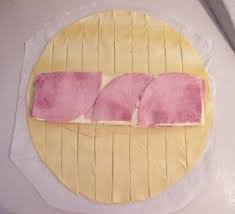 Encore Une Recette Qui Fait Le Buzz Sur La Blogosphere Et Qui S Avere Etre Excellente Le Montage Du Feuil Feuillete Jambon Fromage Feuillete Jambon Feuillete