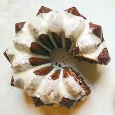 Rich Chocolate Bundt Cake With Amaretto Glaze Healthy Recipes Ww Canada In 2020 Chocolate Bundt Cake Ww Desserts Bundt Cake