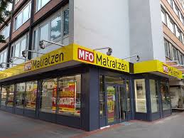 From middle high german materaz, from old french materas, from arabic مَطْرَح‎ (maṭraḥ). Mfo Matratzen Wikipedia