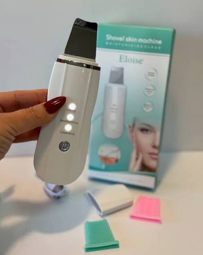 💎 Espátula Facial Ultrasónica Eloise ¡Tu piel más limpia, hidratada y  firme en minutos! 💧 ✓ Limpia profundamente ✓ Elimina puntos negros y  células muertas ✓ Mejora la absorción de cremas