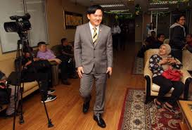 Paul yong choo kiong has decided to take a leave of absence from his official duties as a perak executive council member. Perak Mb Advises Paul Yong To Go On Leave The Star