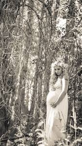 Black And White Crown Photography Maternity Outdoors Black And White Flower Crown Photography White Flower Crown White Flowers Flower Crown