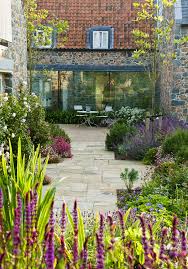Beautiful Winning Gardens From The Sgd Awards In Pics Courtyard Gardens Design Small Courtyard Gardens Garden Design