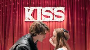 This hard hitting drama will explode across theater screens march 5th tamra dae and kylie rae are two social media icons making one of their first big screen appearances in kiss kiss. Netflix Turned The Kissing Booth Trailer Into A Horror Movie Teen Vogue