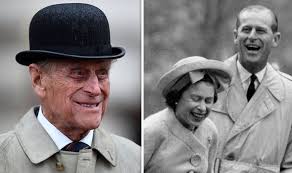 She joined king george v and queen mary on the balcony of buckingham palace in 1935. Queen Elizabeth Ii News Bizarre Thing Prince Philip Did To Woo Young Elizabeth Royal News Express Co Uk