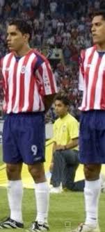 El cuadro bostero que saltó al rectángulo verde no fue más que un tremendo insulto a su propia historia, una copia vil e infame de la. Marco Fabian Recordo Cuando Fue Balonero En El 4 0 De Chivas A Boca Juniors