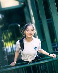 Xinyi Chen (@xinyi_lucy_chen) • Instagram photos and videos