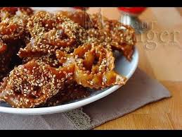 Decouvrez La Recette Facile Des Chebbakiyas Chebakias Cette Patisserie Orientale Marocaine Delicieuse Cuisine Marocaine Recette Chabakia Recettes De Cuisine