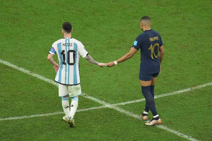 Mbapp&eacute; est&aacute; pronto para herdar trono de Messi - 18/12/2022 - Esporte - Folha