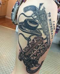There are people in the world that feel they were born in the wrong century, or may also feel that they have a deep connection to the country way of life, and want to show it by getting a tattoo on their body that is of a cowboy hat, a pair of boots, a horse, or sometimes all three of these! Tatouage De Pistolet Chapeau De Cow Boy Et Bottes De Cow Boy Jeramy Tats Bottes Chapeau Cowboy De Jera Cowboy Boot Tattoo Cowgirl Tattoos Tattoos