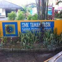 Ia diasaskan berkaitan dengan penemuan bijih timah. Fotos En Sekolah Menengah Kebangsaan Taman Tasik Bandar Taiping Perak